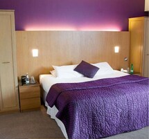 Escritorio, tabla de planchar con plancha, cunas gratuitas