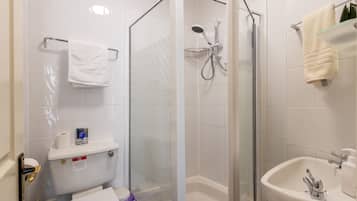 Classic Quadruple Room, Ensuite | Bathroom