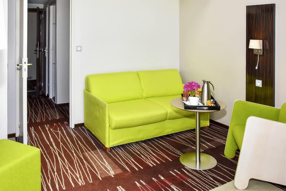 Premium bedding, minibar, in-room safe, desk