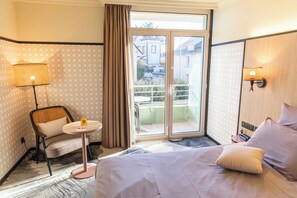 Sengetøy av topp kvalitet, minibar, safe på rommet og skrivebord