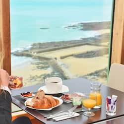 Petit déjeuner buffet (16.50 EUR par personne)