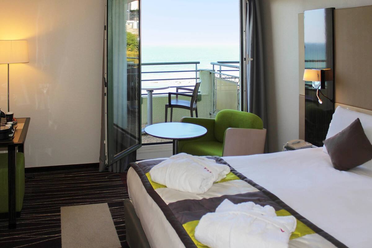 privilege, superior room, 1 double bed, terrace | premium bedding, minibar, in-room safe, desk