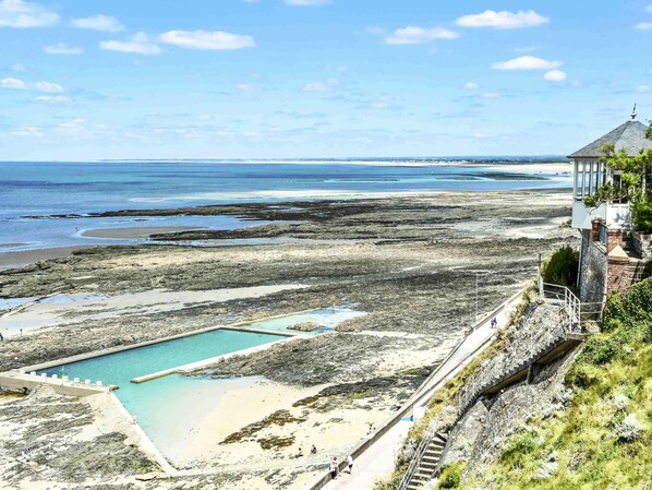 Privilege, Suite, 1 Double Bed with Sofa bed, Balcony, Ocean View | Premium bedding, minibar, in-room safe, desk - Mercure Granville Le Grand Large (Granville)