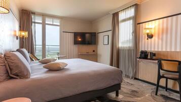 Privilege, Room, Sea View | Premium bedding, minibar, in-room safe, desk