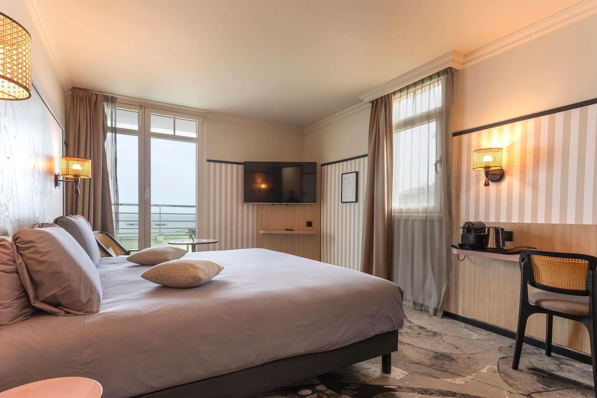 Ropa de cama de alta calidad y minibar