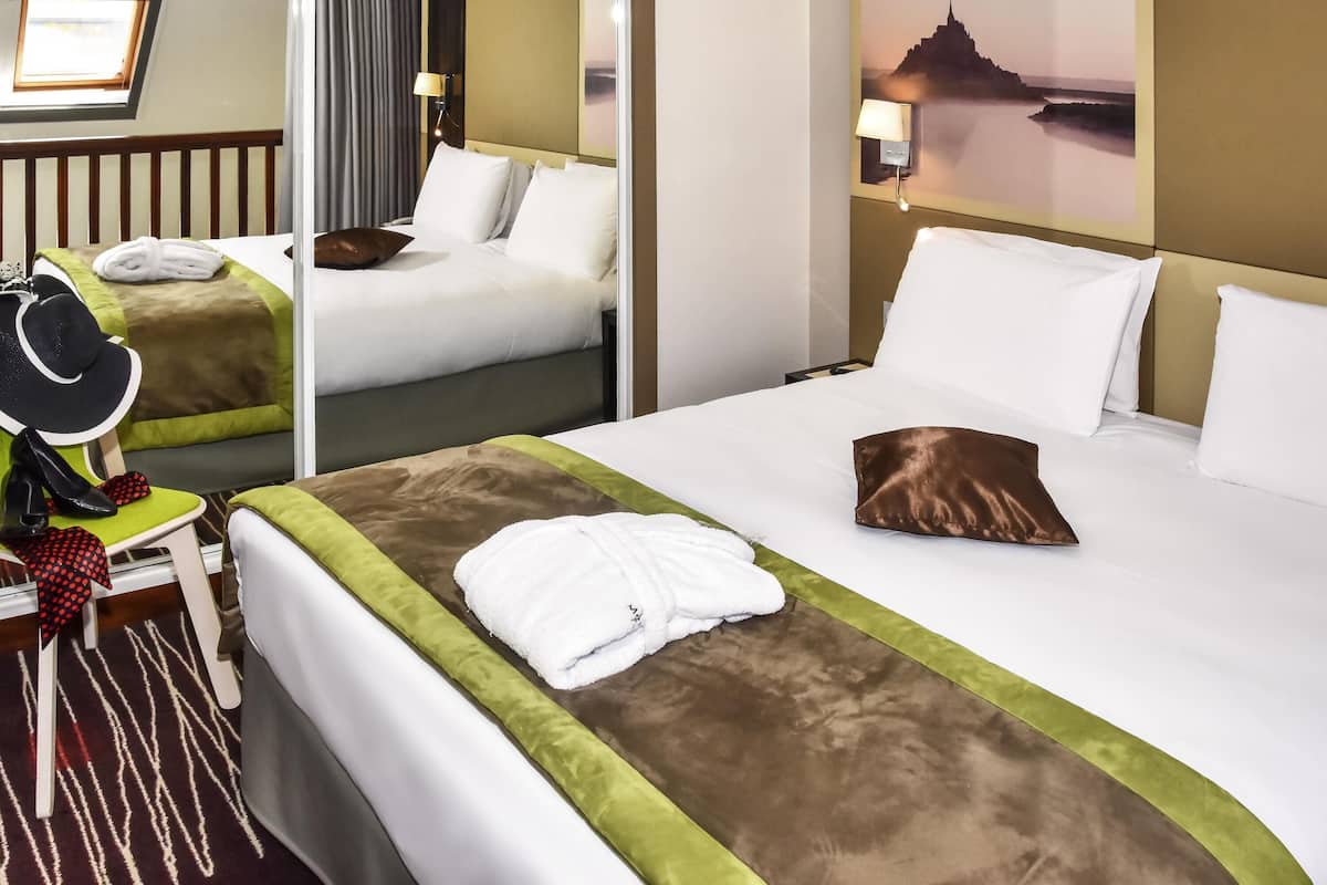 Premium bedding, minibar, in-room safe, desk