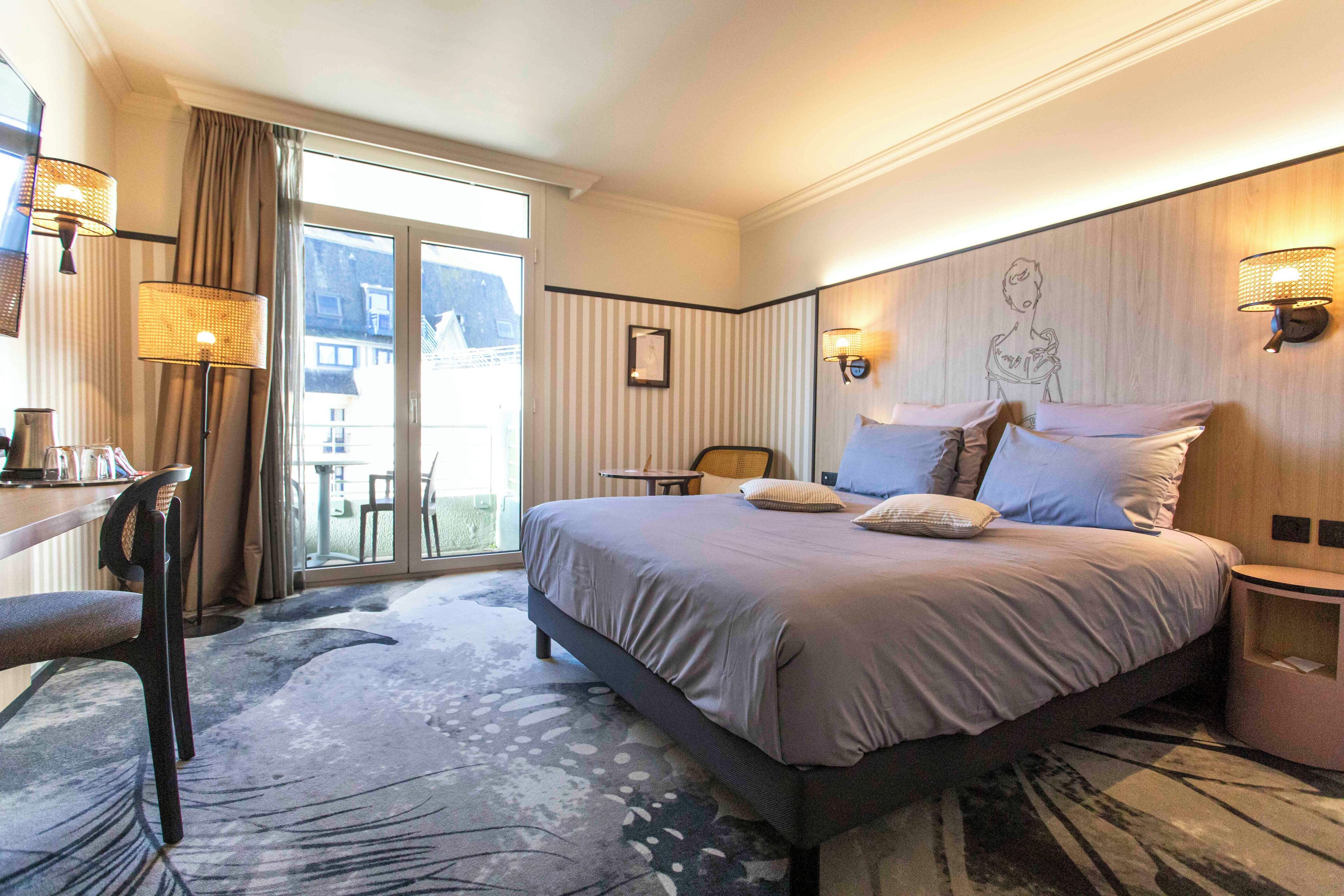 Ropa de cama de alta calidad y minibar 