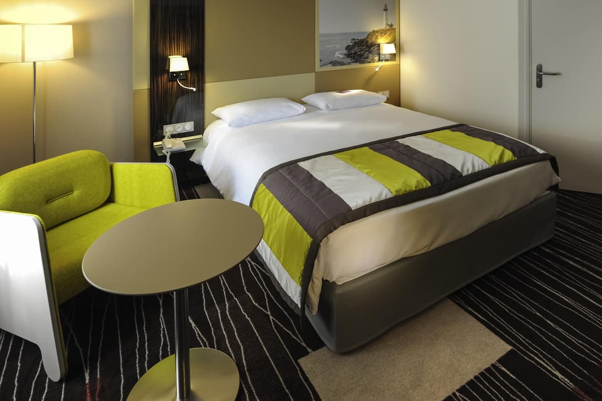 Habitación clásica, 1 cama matrimonial | Ropa de cama de alta calidad y minibar