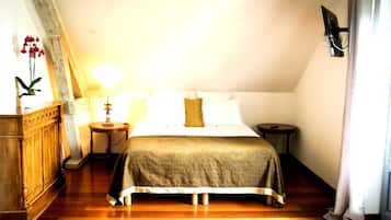 Quarto quádruplo família | Roupas de cama premium, camas Select Comfort, escrivaninha