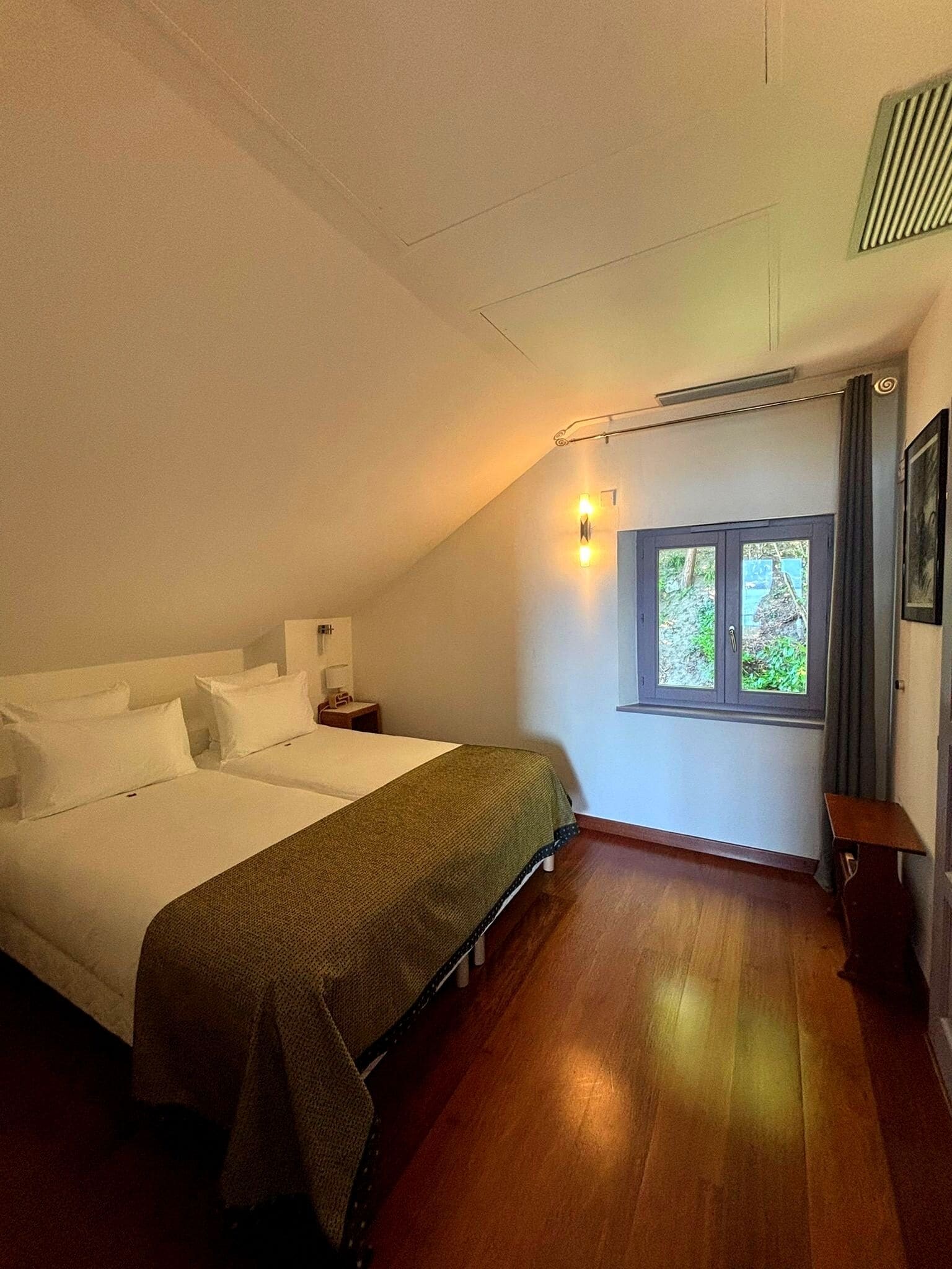 family quadruple room | 1 bedroom, desk, soundproofing