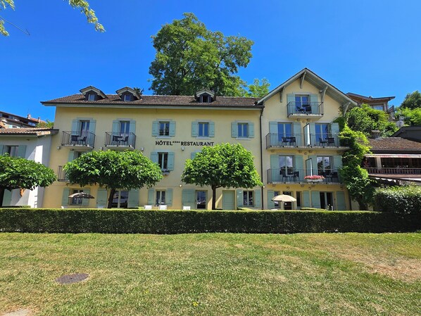 Front of property - La Riviera Victoria (Yvoire)