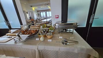 Daily buffet breakfast for a fee