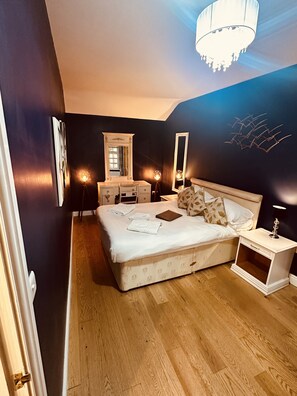 Family Cottage | Soundproofing, free WiFi, bed sheets - Kings Head Hotel (York)