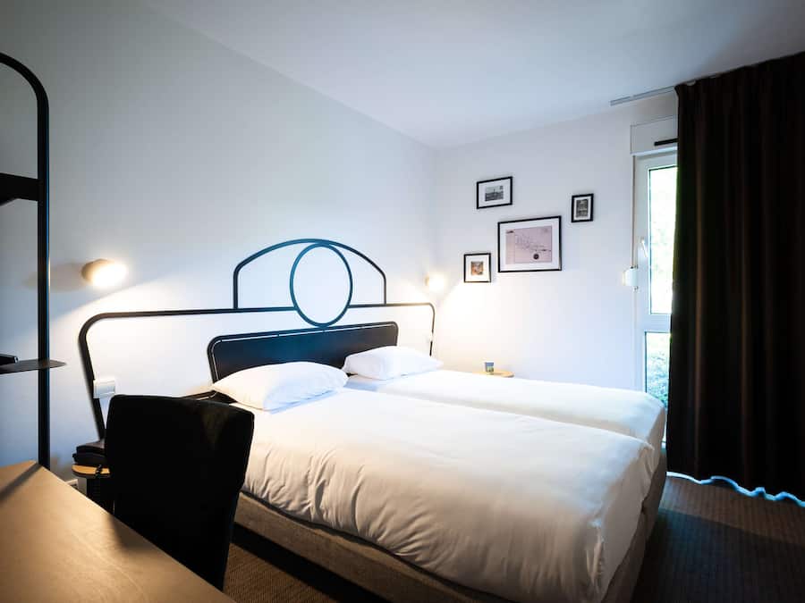 Standard Room, 2 Single Beds | In-room safe, desk, blackout curtains, soundproofing