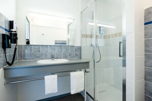 Standard Room, Multiple Beds | Bathroom | Combined shower/tub, eco-friendly toiletries, hair dryer, towels - Kyriad Nuits-Saint-Georges (Nuits-Saint-Georges)