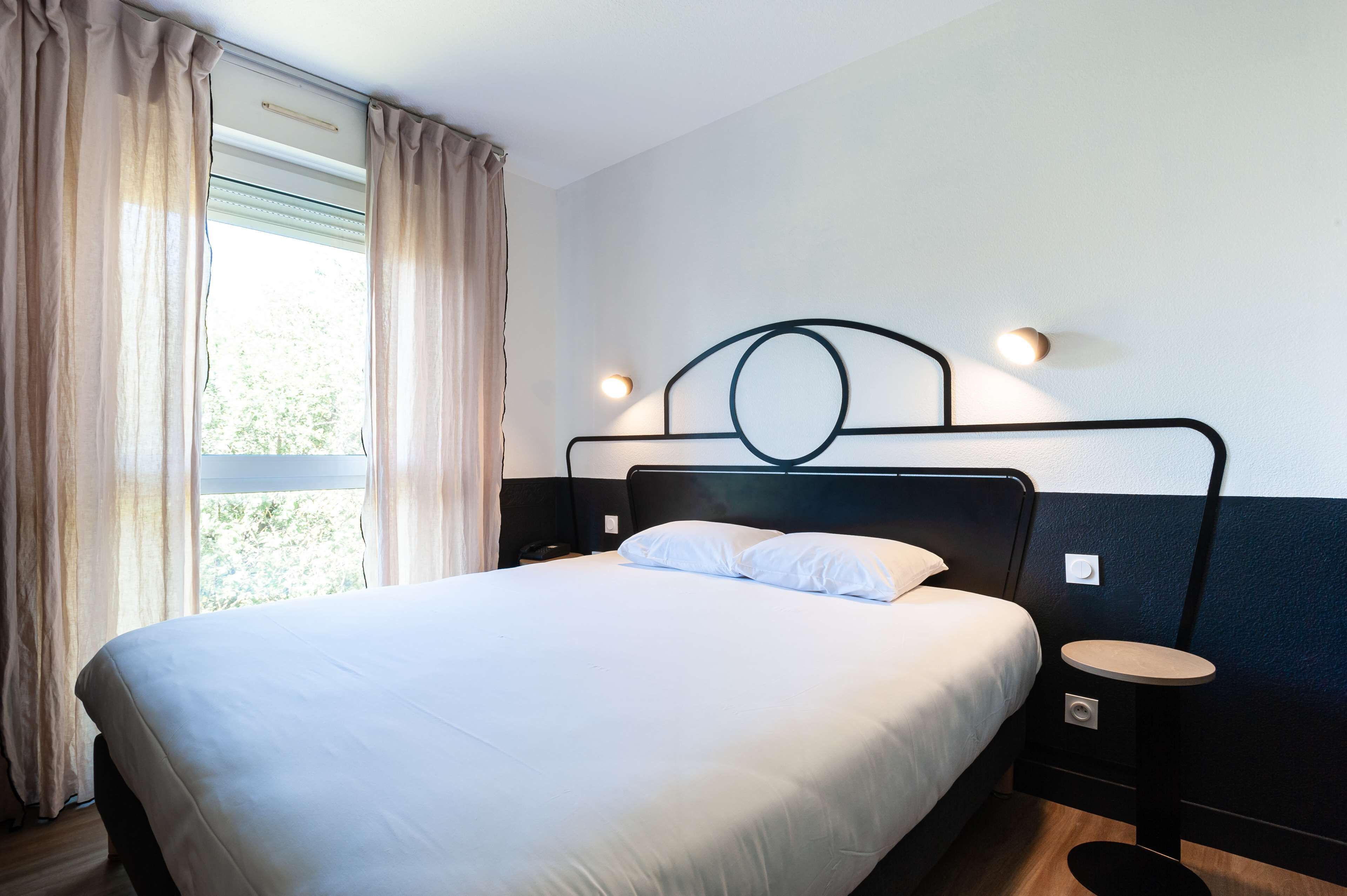 Coffres-forts dans les chambres, bureau, rideaux occultants