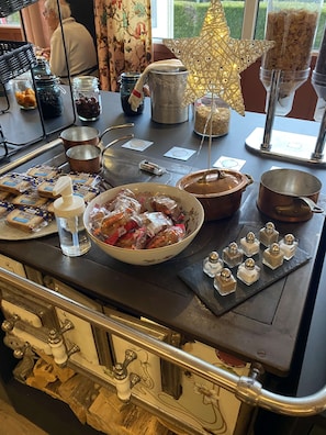 Buffet déjeuner (14 EUR par personne)