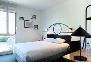 Standard Room, Multiple Beds | In-room safe, desk, blackout drapes, soundproofing - Kyriad Nuits-Saint-Georges (Nuits-Saint-Georges)