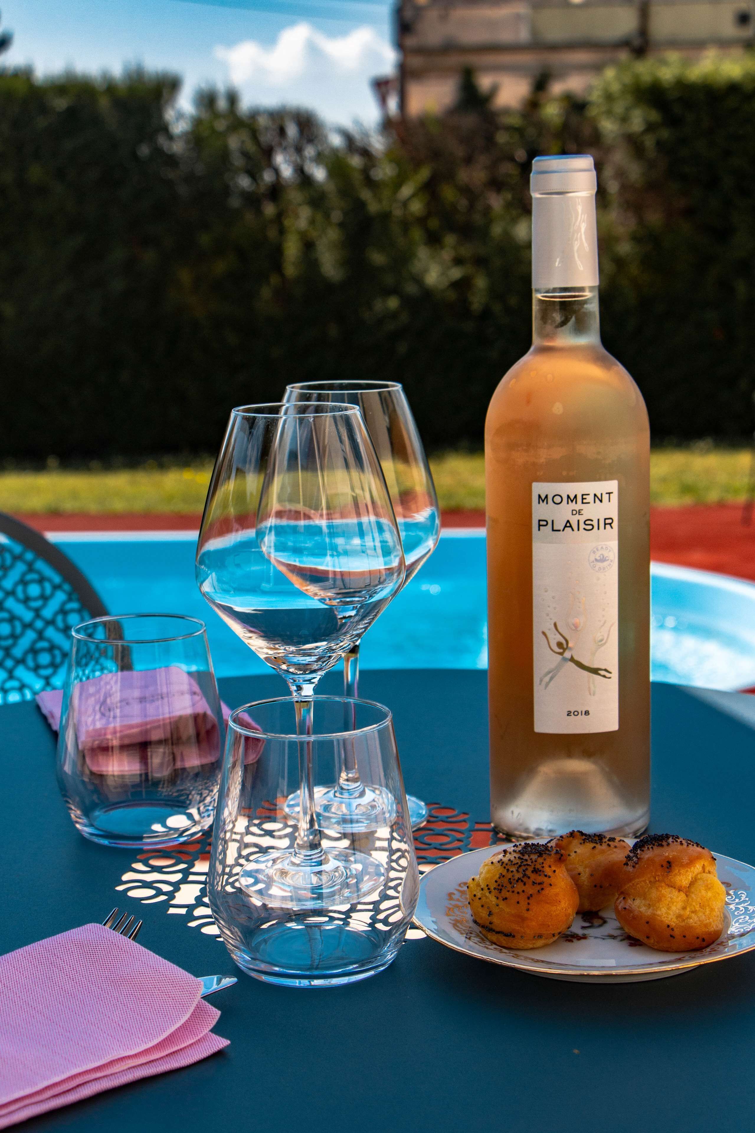 Seasonal outdoor pool, pool loungers