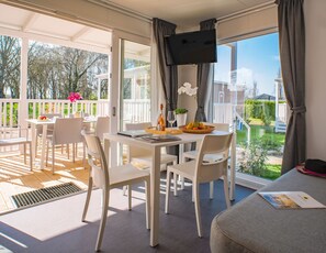 Lodge Deluxe | Living area