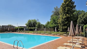 Outdoor pool, pool umbrellas, sun loungers