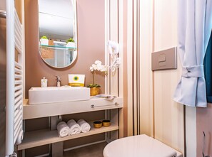 Nhà di động (Pet Friendly) | Phòng tắm | Buồng tắm vòi sen, đồ dùng nhà tắm miễn phí, máy sấy tóc 