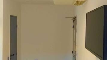 Classic Quadruple Room | Soundproofing, free cribs/infant beds, free WiFi, bed sheets