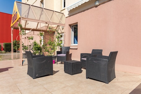 Terrace/patio. Hôtel Valence Sud