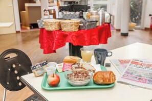 Tägliches Frühstücksbuffet gegen Gebühr