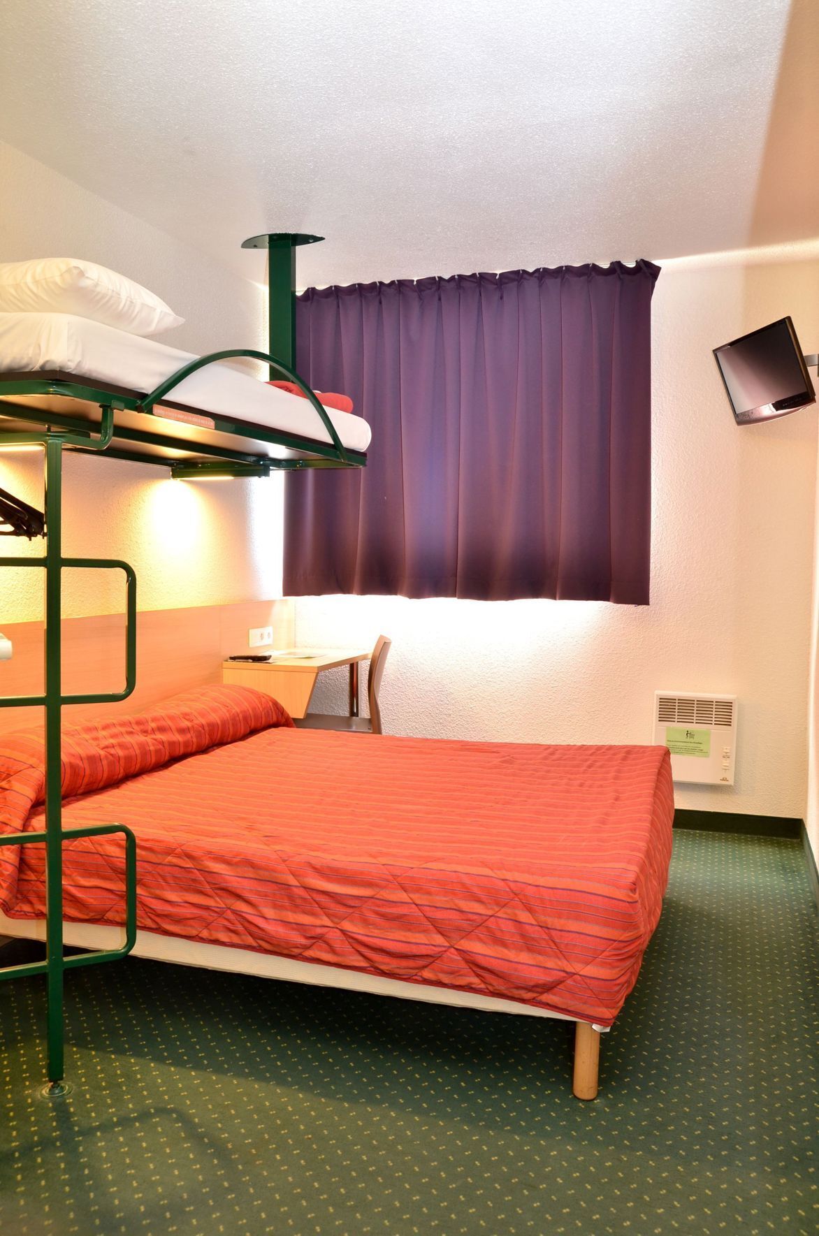 Desk, blackout drapes, free WiFi, bed sheets