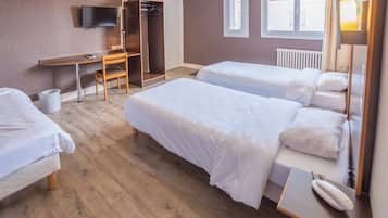 Superior Triple Room | Desk, soundproofing, free WiFi, bed sheets