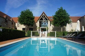 Seasonal outdoor pool - Hotel Les Suites - De Crécy (Crecy-la-Chapelle)