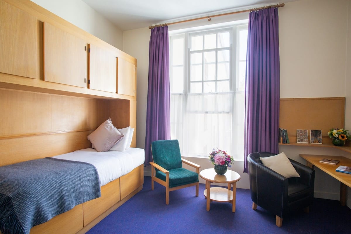En Suite Single Room | Skrivebord, mørklægningsgardiner, strygejern/strygebræt, gratis Wi-Fi