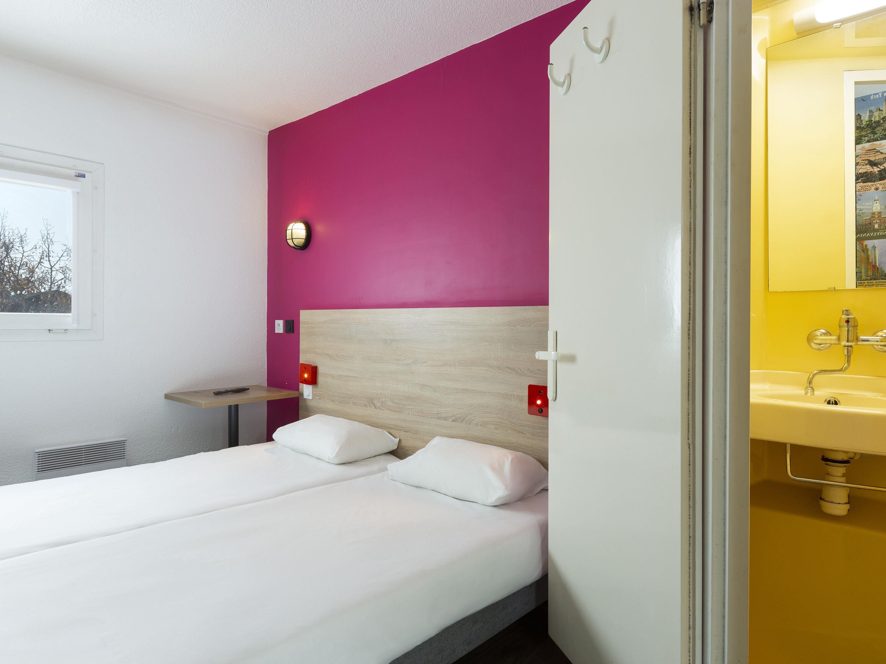 Chambre, 2 lits une place, salle de bains privée (Cabrio) | Bureau, chambres insonorisées, Wi-Fi gratuit, draps fournis