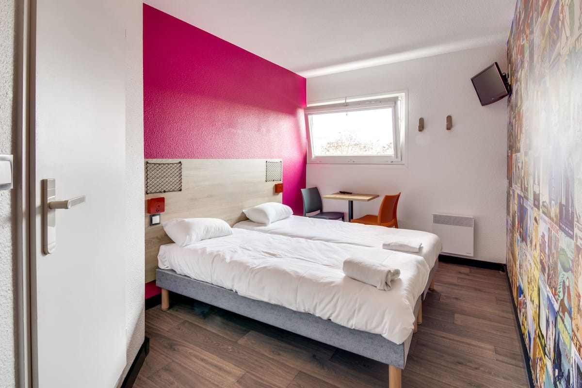 Room, 2 Single Beds, Private Bathroom (Cabrio Side Car) | Individually decorated, individually furnished, soundproofing