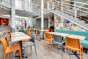 Daily buffet breakfast (EUR 5.90 per person) - hotelF1 Bourges Le Subdray (Le Subdray)