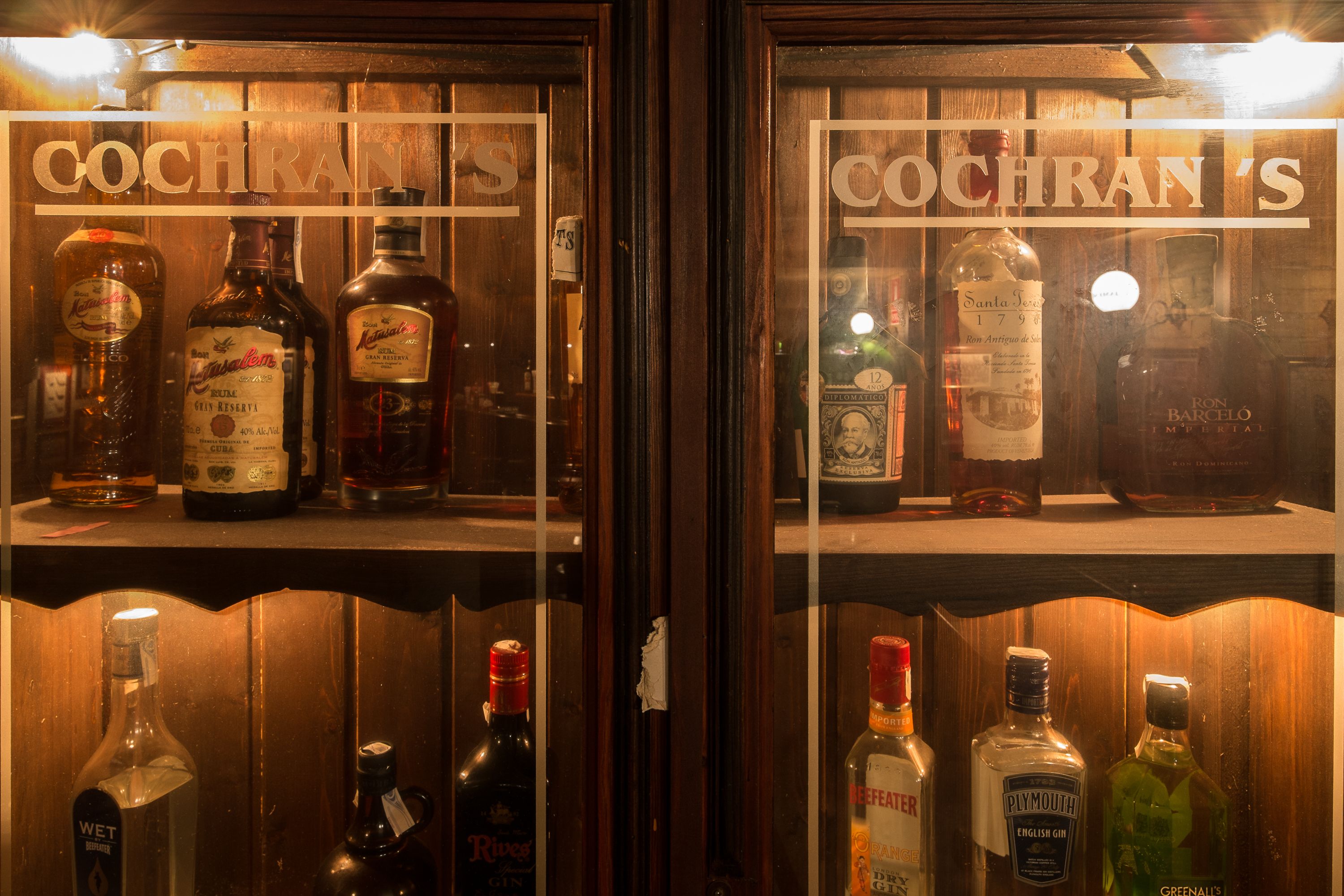 Bar (trong khuôn viên)