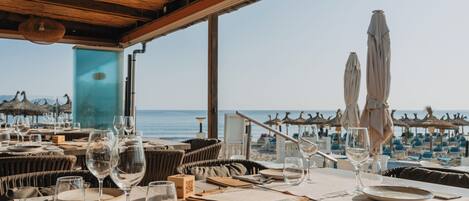 Frühstück, Mittagessen, internationale Küche, Blick auf den Strand
