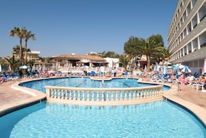 Outdoor pool, open 8:00 AM to 6:00 PM, pool umbrellas, pool loungers