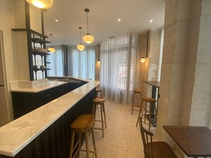 Bar (en el alojamiento)