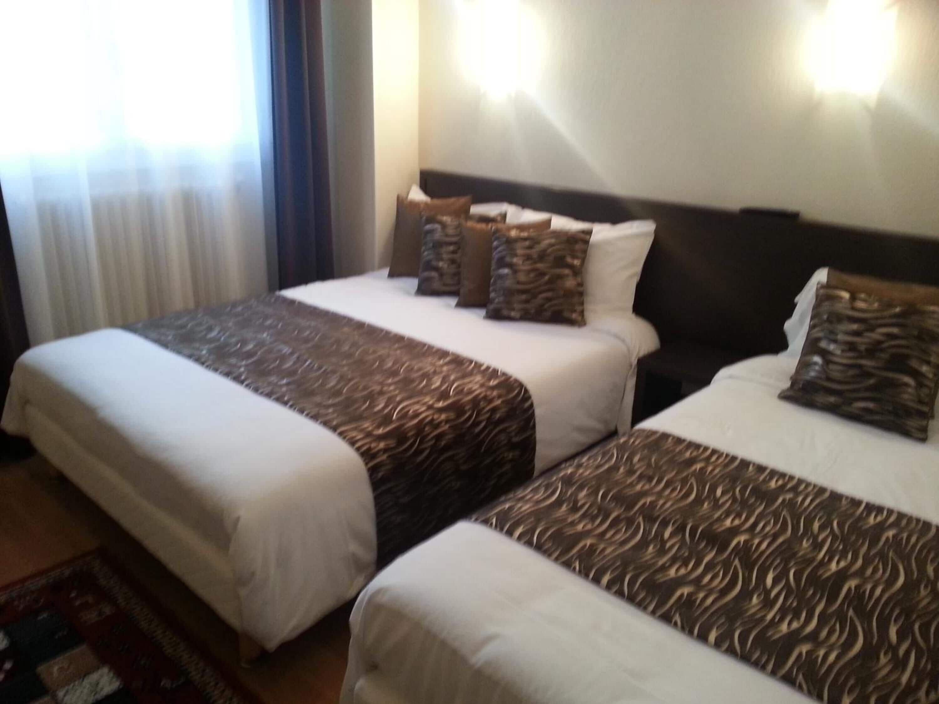 スタンダード トリプルルーム | 高級寝具、デスク、アイロン / アイロン台、WiFi (無料)