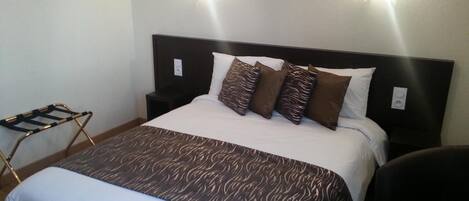 Standard Double Room | Premium bedding, desk, iron/ironing board, free WiFi