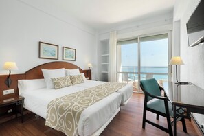 Minibar, escritorio, sistema de insonorización y wifi gratis