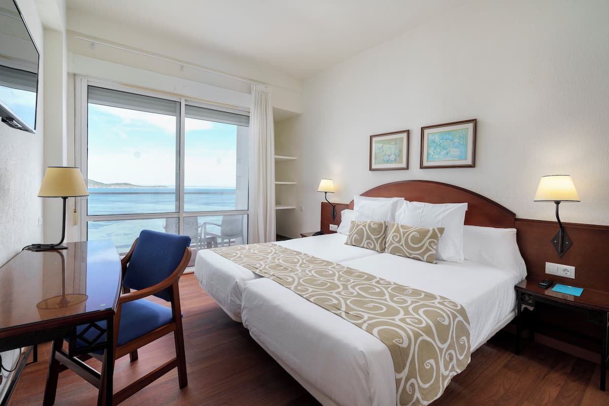 Minibar, desk, soundproofing, free WiFi