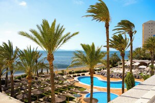 Outdoor pool, sun loungers