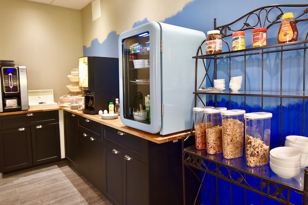 Desayuno buffet diario (EUR 13 por persona)