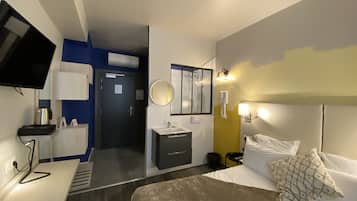 1 bedroom, in-room safe, desk, blackout curtains