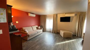 1 bedroom, in-room safe, desk, blackout curtains