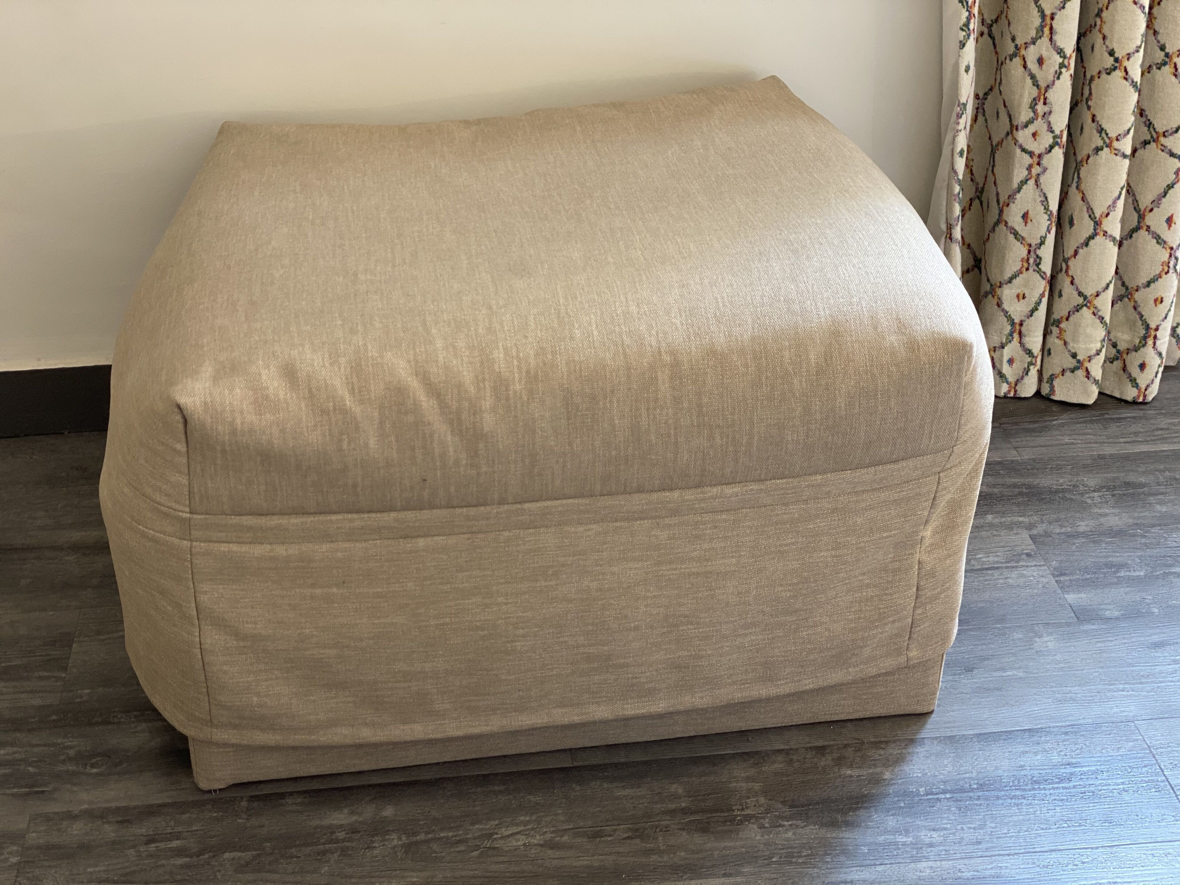 family room | 1 bedroom, in-room safe, desk, blackout curtains