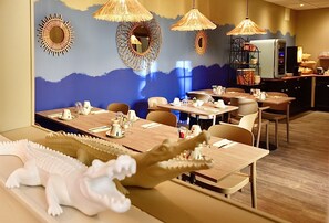 每日付費供應吃到飽自助式早餐
